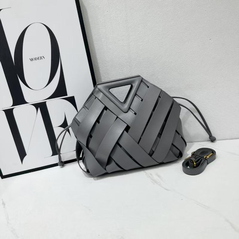 Nova cesta de vegetais bolsa feminina tecida triângulo invertido fivela magnética bolsa gaiola de pássaro bolsa de mão tiracolo mensageiro