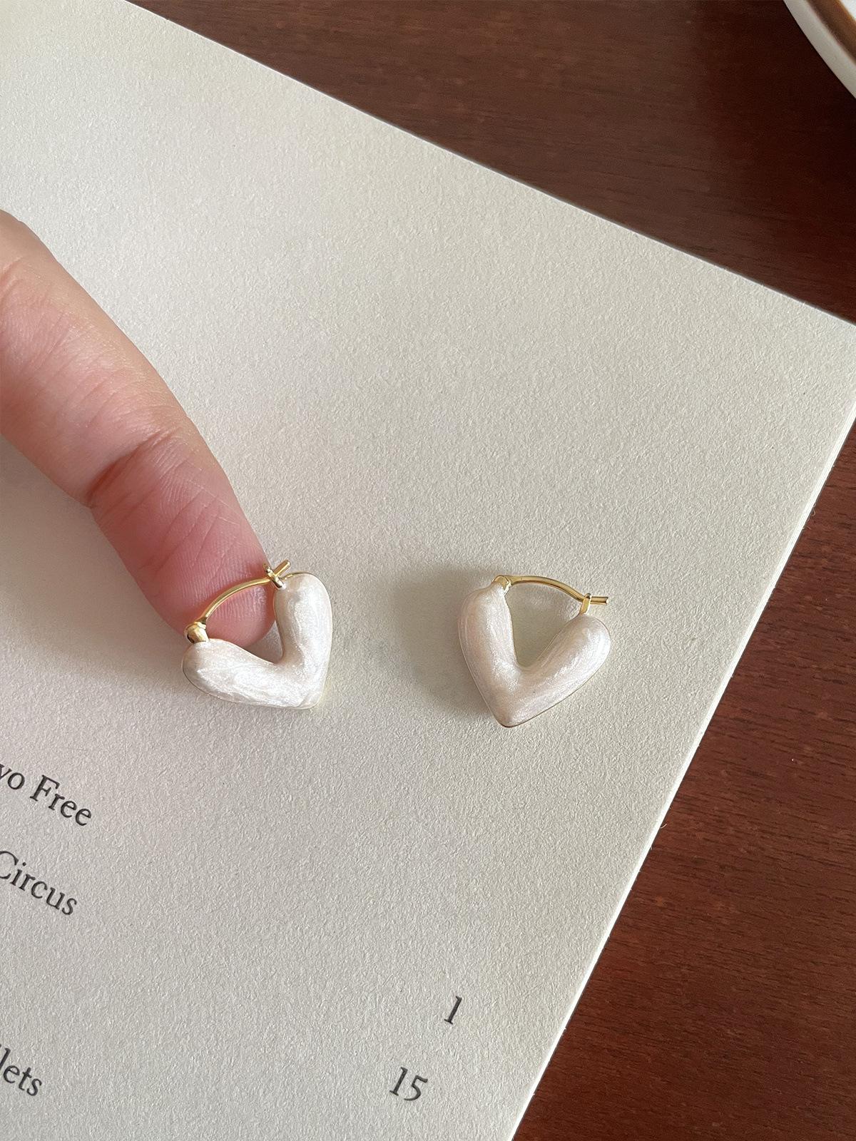 

Изысканные и сладкие блестящие серьги в форме капающей масляной любви, легкие, роскошные, высокого класса, нишевый дизайн, темперамент, серебряная игольчатая застежка 925 silver needles