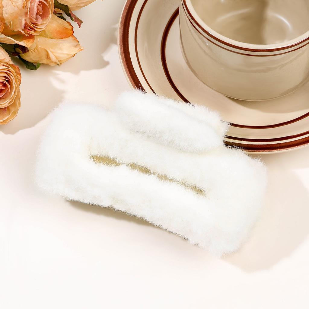 Furry Claw Clips Big Crab Hair Claw Girl Winter Ponytail Holder Large Imitation Plush Grab Cawl Clips For Women Hair Accessories
