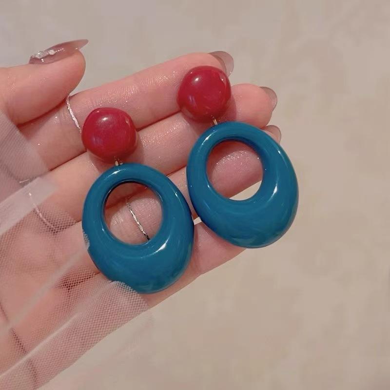 French Retro Silver Needle Round Flat Round Resin Fringed Earrings Light Luxury High-end Earrings Versatile Earrings