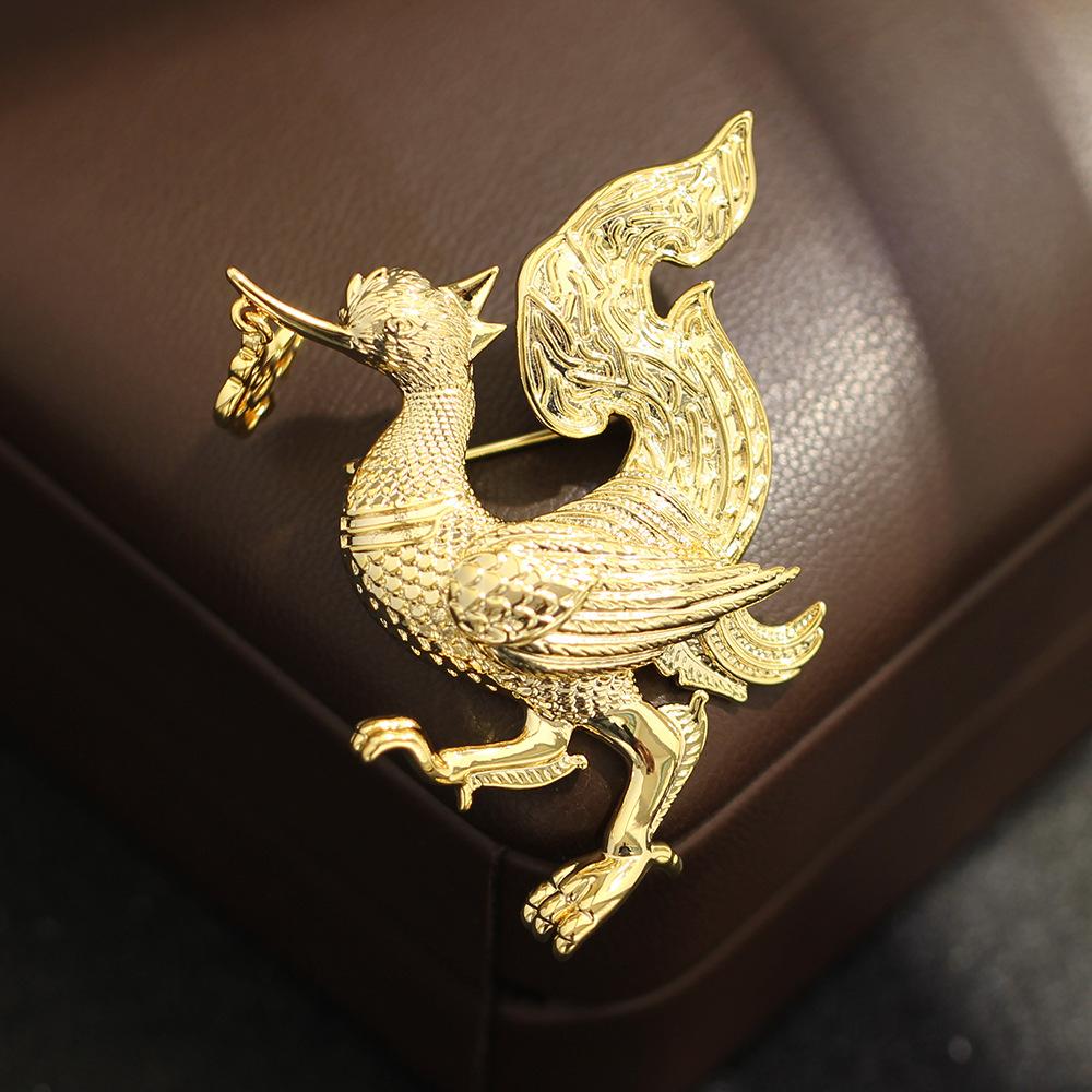 Exotic niche high-end gold glossy golden chicken shape brooch animal zodiac versatile phoenix men's and women's accessories