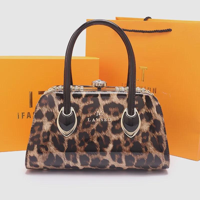 Trendy Dámská crossbody kabelka z pravé kůže 2025 - Všestranná pro matky středního věku