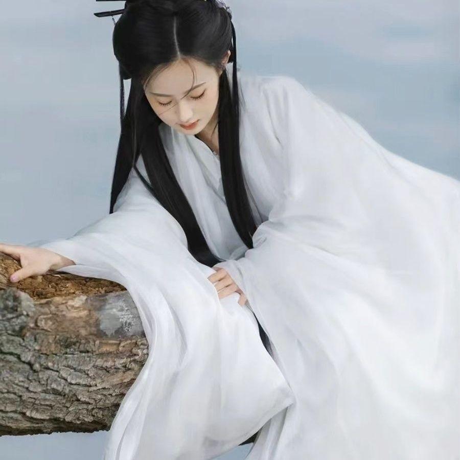 Hanfu im chinesischen Stil für Frauen in den Wei- und Jin-Dynastien, weiße weite Ärmel, eleganter und magischer Mädchenanzug