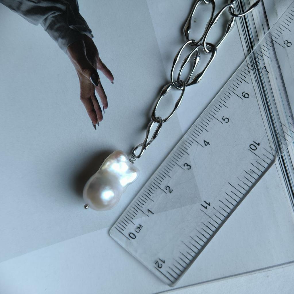 Серебряное колье с натуральным жемчугом барочным, вес изделия 23,4 гр (2185000)