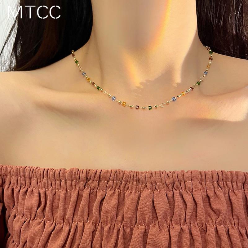 

«Летнее колье-чокер с кристаллами и бусинами — элегантный дизайн для женщин»