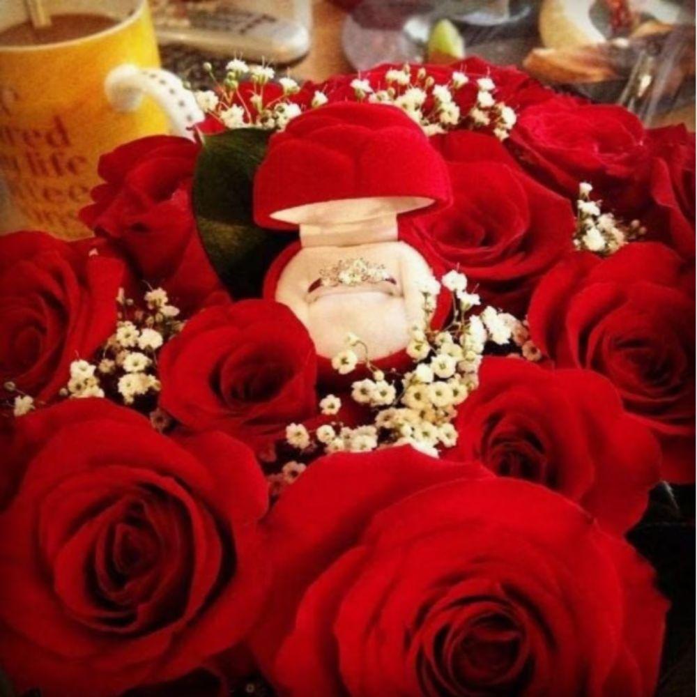 Red Velvet Rose Ring Box with Leaves Simulation Flower Rose to Ring Box Romantic Gimmick Flower Wedding Ring Box