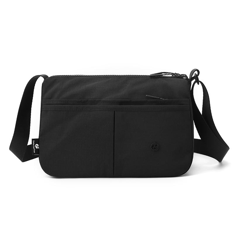 Borsa a tracolla sottile con tasche frontali e tracolla regolabile in nylon tinta unita