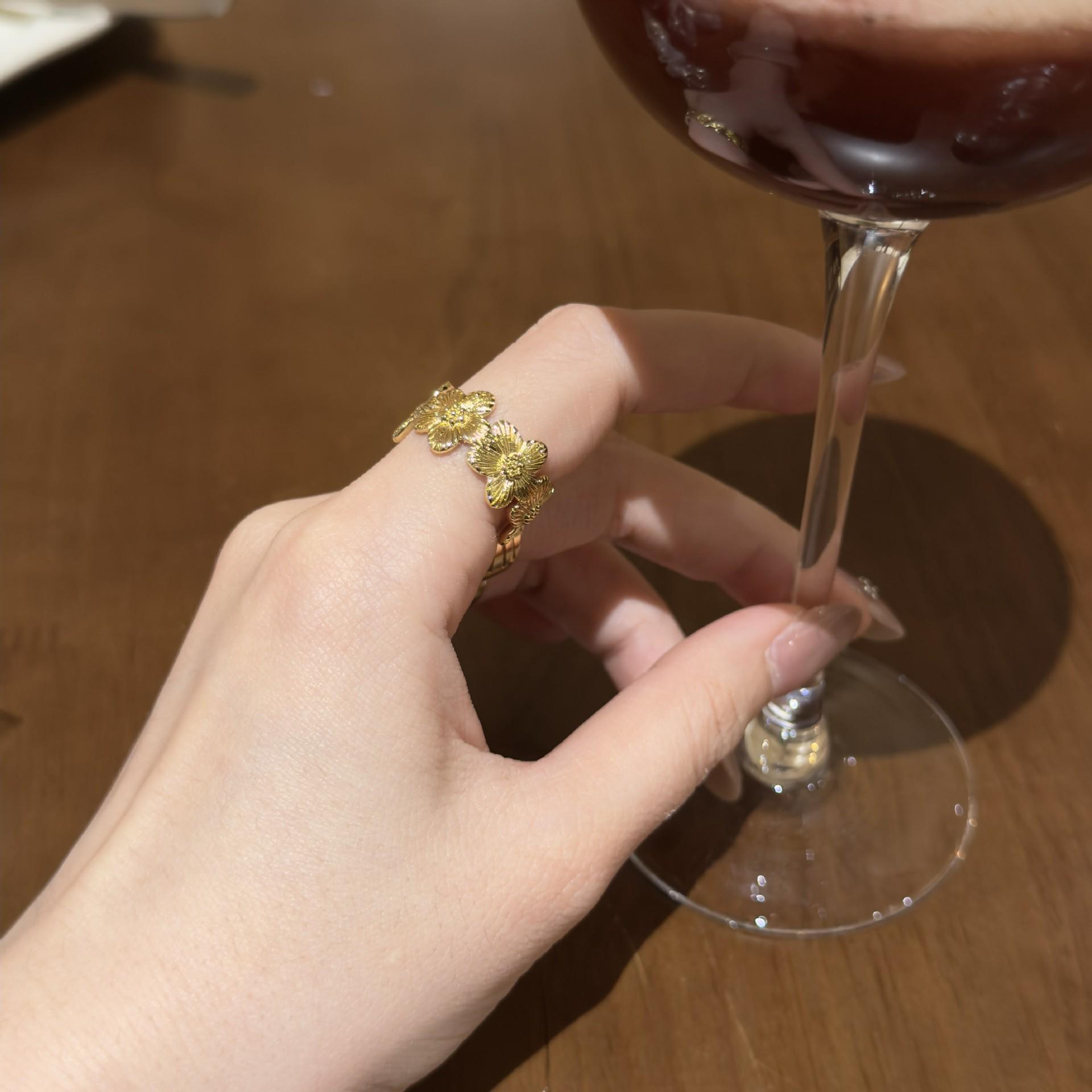 Elegant French Retro Gemstone Ring: Unique High-End Luxury Fashion Jewelry