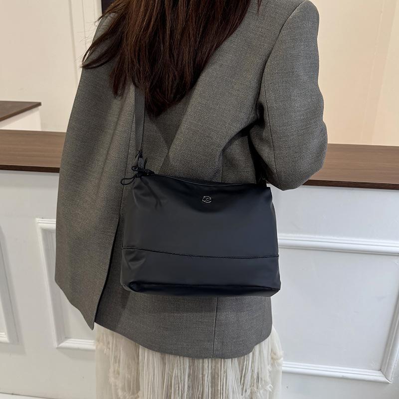 Casual simple and fashionable waterproof one-shoulder messenger bag female handwritten multi-layer nylon cloth urban cycling square bag versatile