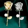 Broche elegante con forma de flor de rosa para mujer, broche de perlas de imitación con incrustaciones de diamantes de imitación, insignia para traje de ramo, accesorios de abrigo de boda