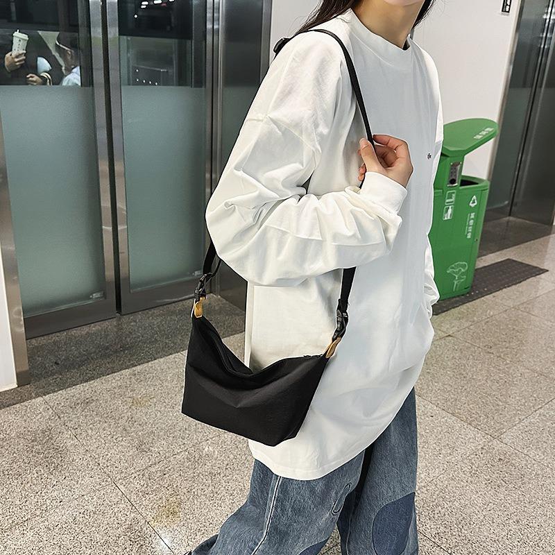 New Messenger Bag Men's and Women's Large-capacity Solid-color Portable Dumpling Bag Literature and Art Student Shoulder Bag