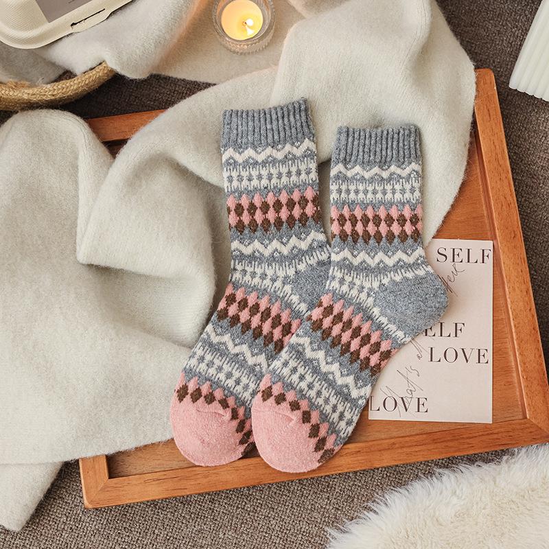 Winter and Autumn Vintage Thick and Warm Wool Socks for Children, Featuring Fel Island Wave and Diamond Pattern in Ethnic Style, Mid-calf Length Socks