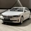 1:18 BMW 530Li Großes Luxus-Legierungsmetall-Druckgussmodellautos Hohe Simulation Dekorative Ausstellungsstücke Geburtstagsgeschenk Freund