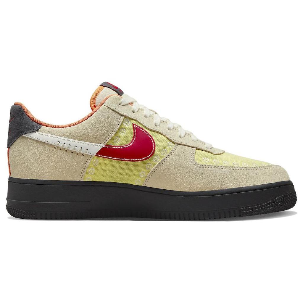 Nike Sneakers Unisex Air Force 1 07 Somos Familia Sabbia Tan Sanddrift Rosso Università DZ5355-126