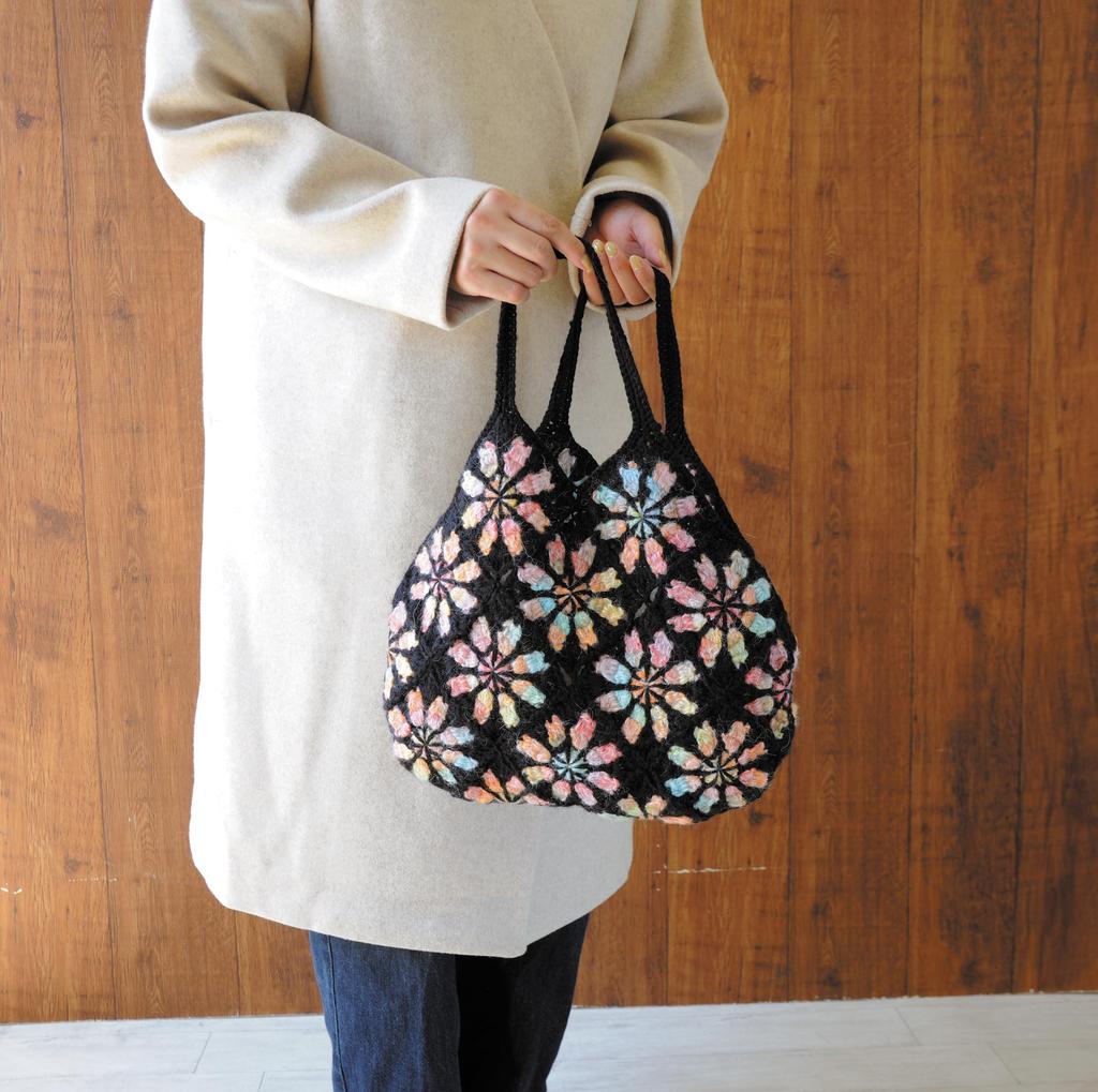 Hamanaka Knitting Kit (Amelie Dina) Stained Glass Motif Crossbody Bag, Color D (Size Approx. 36cm Wide X 30cm Deep) H320-003-051