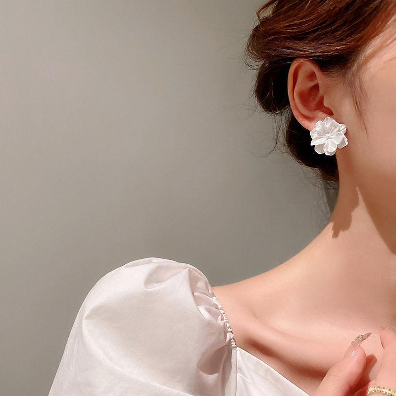 Zhao Ruth White Beautiful Girl Flower Earrings Tide French Sense Earrings Women'S Summer Earrings