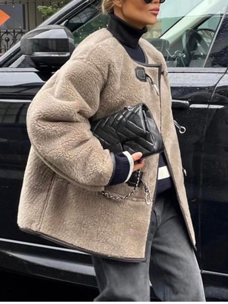 Женская утепленная плюшевая куртка из ягненка — фото 7