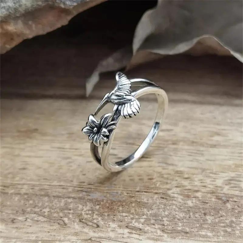 Retro And Old Jewelry, Literary And Fresh Flowers, Simple Hummingbird Ring, Ancient Silver Smear Ring.