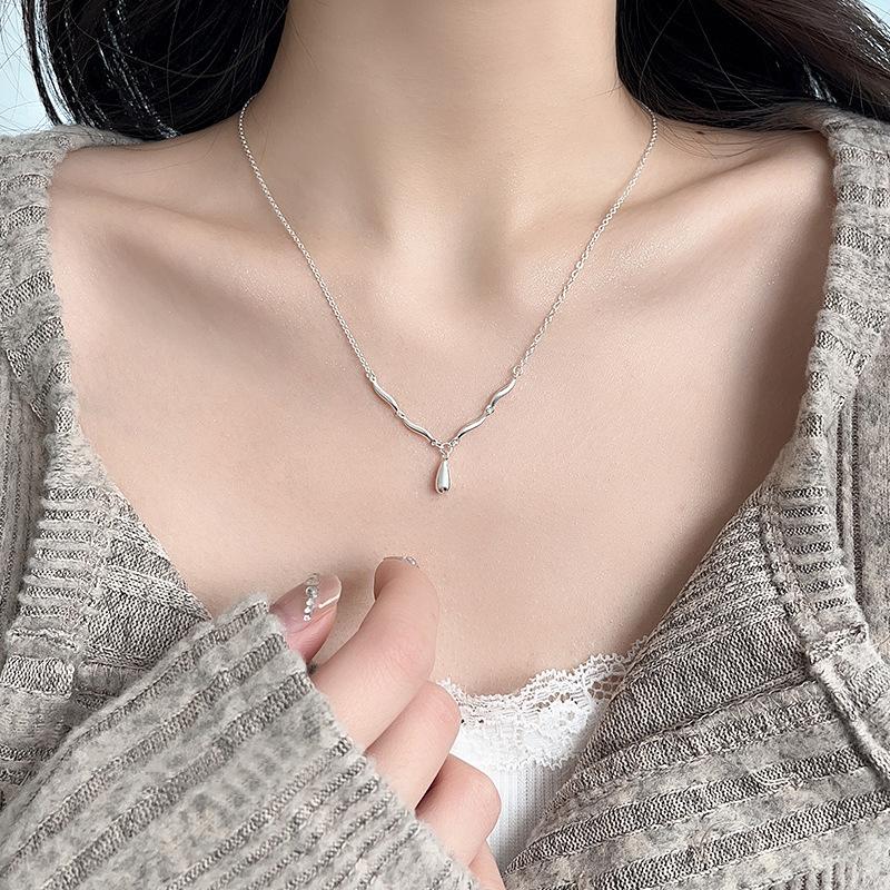 Irregular wave water drop necklace female simple niche temperament versatile water drop pendant necklace