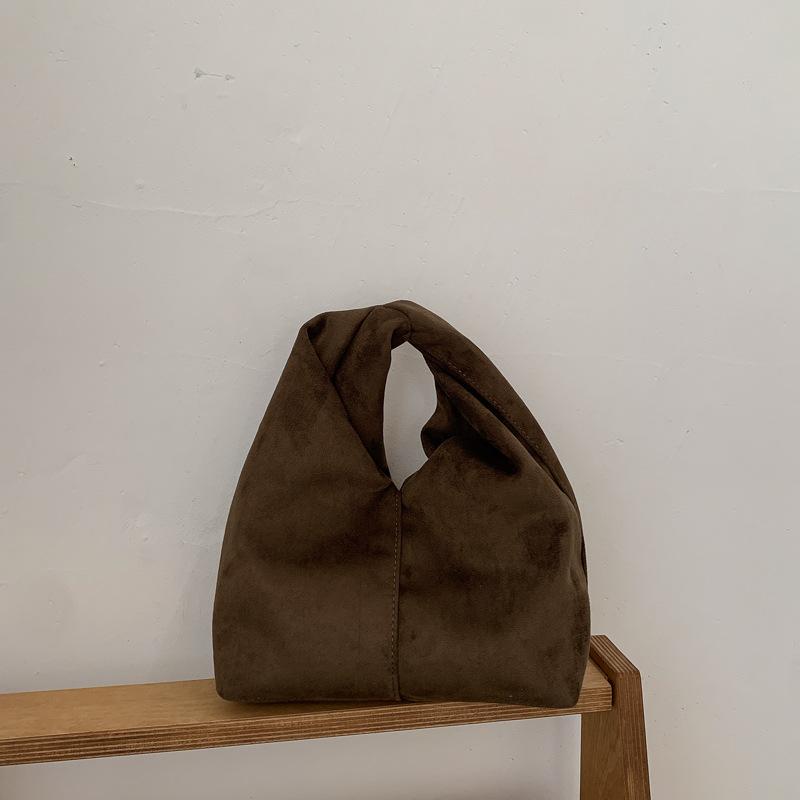 Hand-held Cloud Bag with Pleated Design, Featuring A Sophisticated and Simple Style of Handbag.