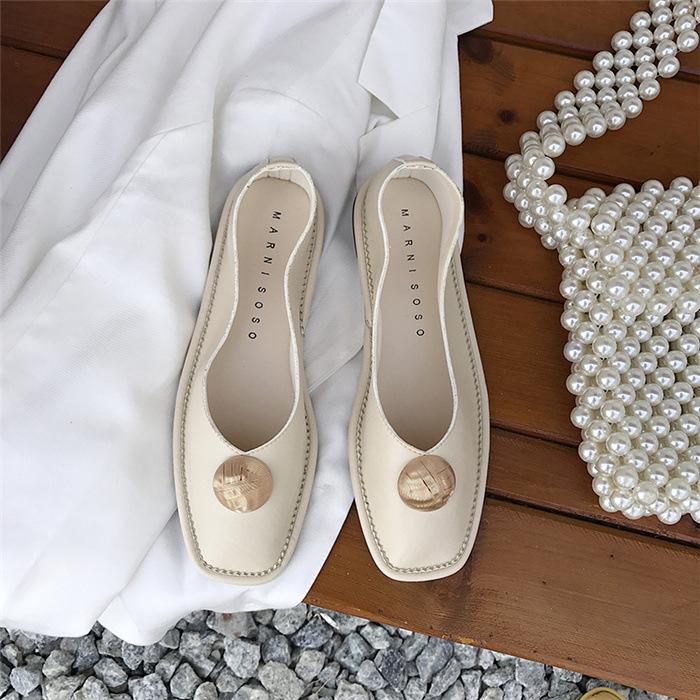 Модные дизайнерские туфли на плоской подошве с металлической пряжкой — фото 9