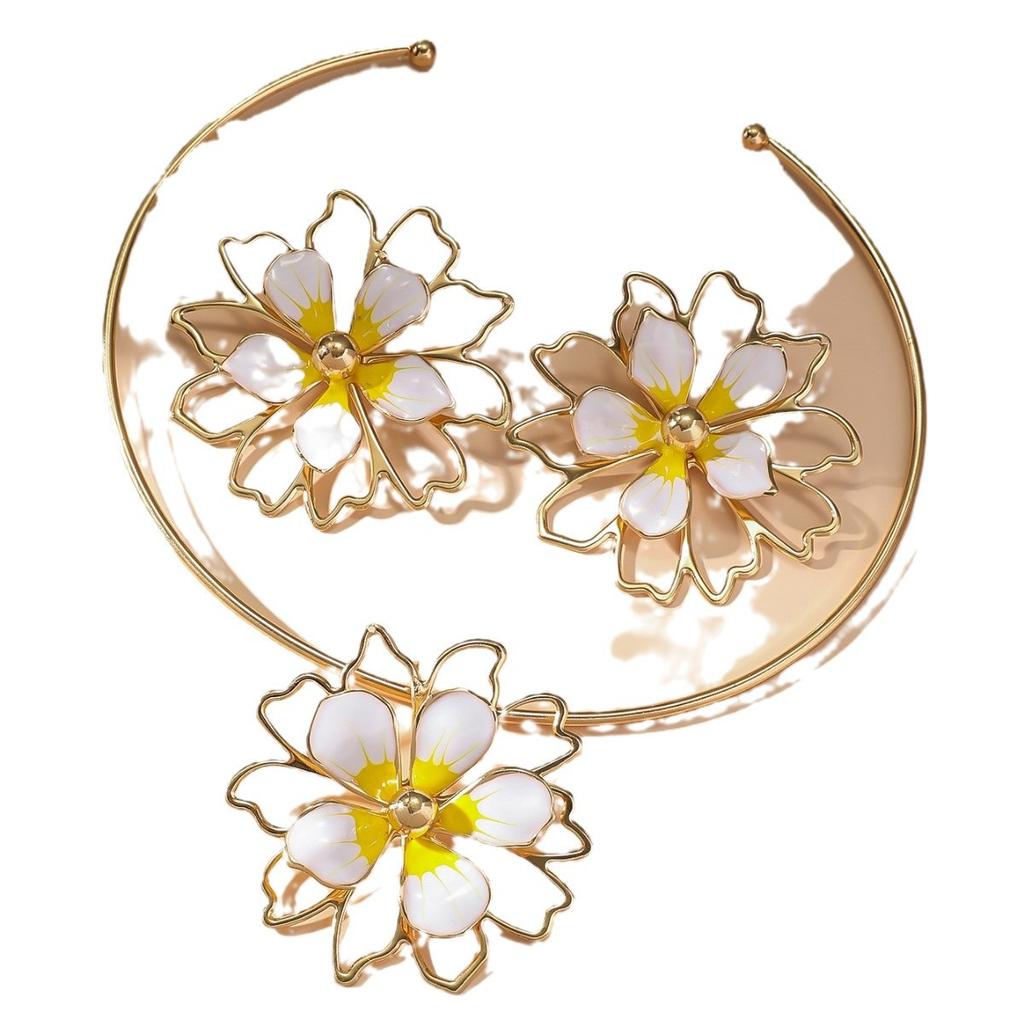 Modisches Ohrstecker-Halsketten-Set für Damen