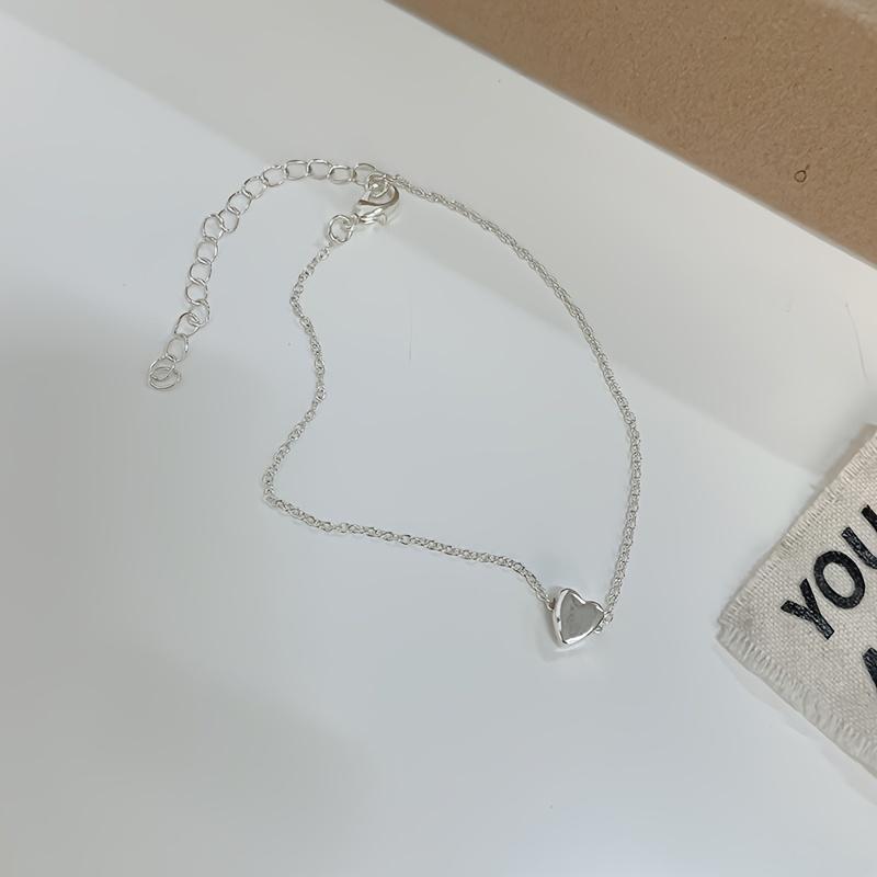 An Elegant Heart-shaped Women's Bracelet with A Fashionable and Simple Heart-shaped Design, Perfect for Women To Wear Jewelry