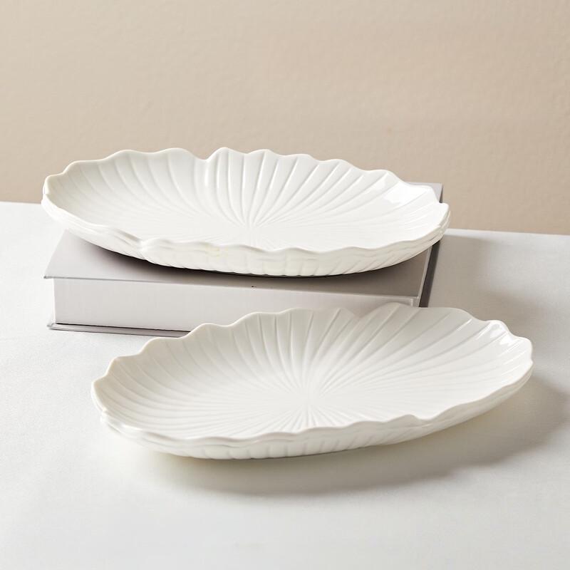 Haoya White Ceramic Fish Plate Set with Chrysanthemum Pattern