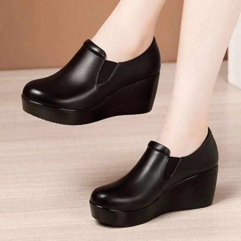 Women's New Fashionable Soft Leather Wedge Heel Single Shoe with Round Toe, Anti Slip and Comfortable Soft Sole Leather Shoes