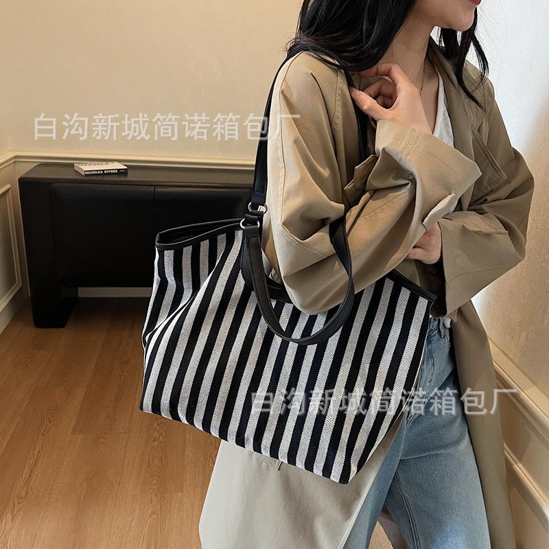 Slack striped canvas tote bag women's 2025 new fashion commuter underarm bag fashionable large capacity shoulder bag