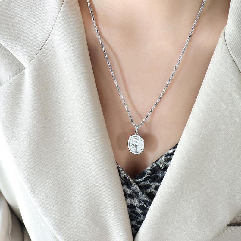 Rose Square Brand Niche Twist Chain Long Titanium Steel Gold-Plated Necklace Neutral Wind Temperament Jewelry P817