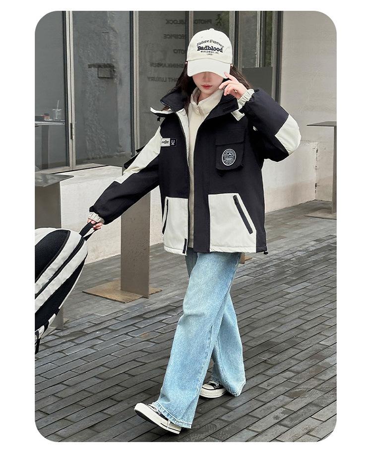 Girls' 2025 Three-in-One Windbreaker: Waterproof, Windproof, and Thickened for Autumn and Winter. Loose-fitting, Trendy Outdoor Coat.