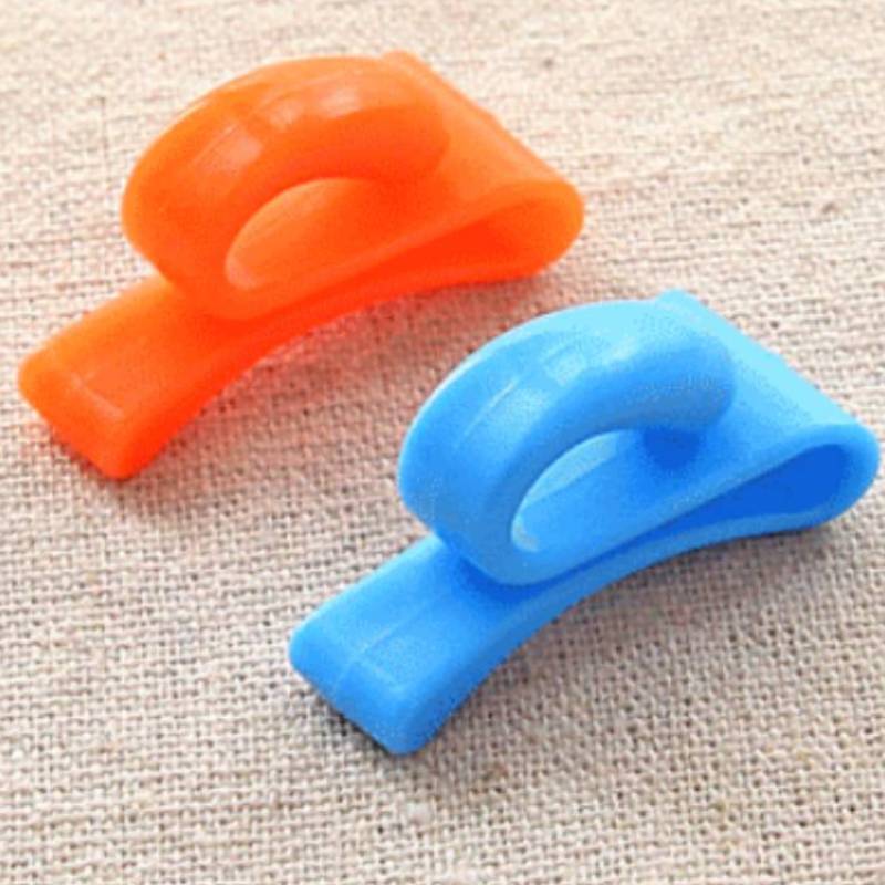 Plastic Colorful Portable Key Organizer Hook With Strong Load Capacity For Travel And Everyday Use