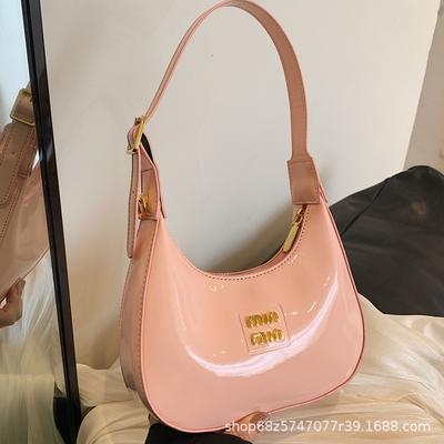 Premium Patent Leather Glossy Armpit Bag 2025 New Fashionable Solid Color Portable Crescent Bag Niche Commuter Shoulder Bag