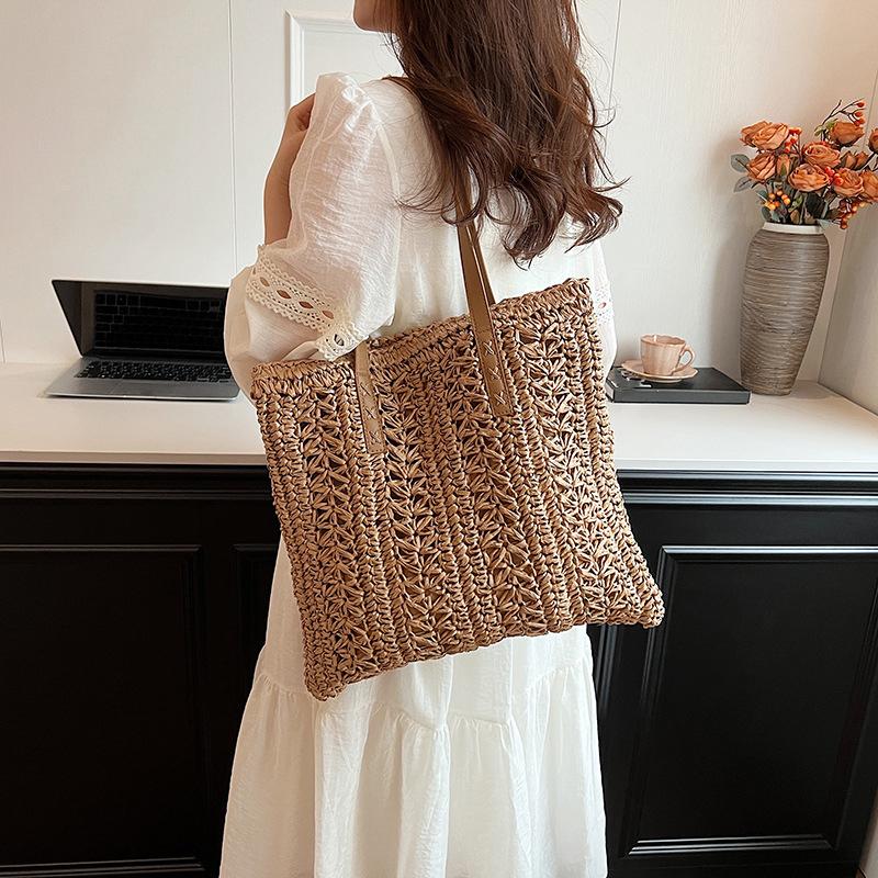 Women's Woven Straw Beach Bag Hand Woven Capacity Large Shoulder Bag Simple Travel Commuting Tote Casual Handbag