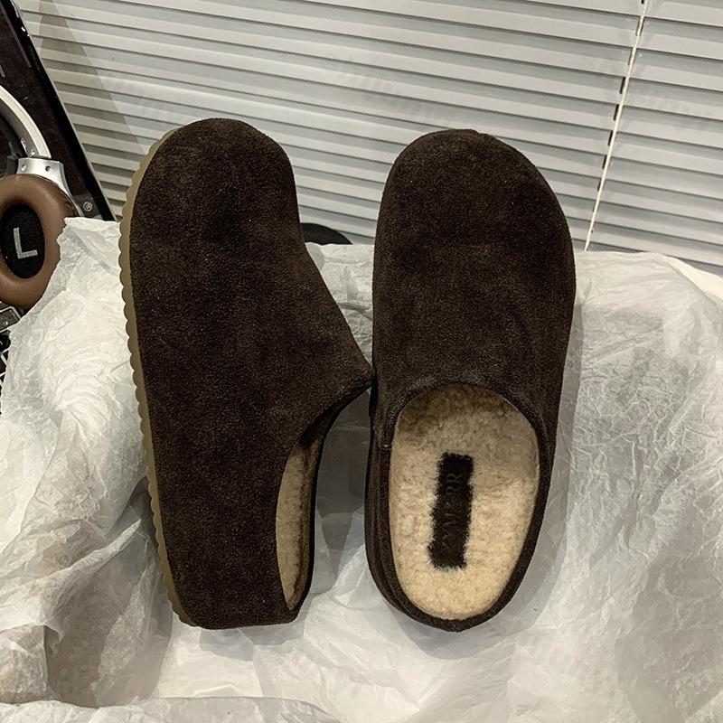 Winter Women's Fashion Slippers 2026 New High-quality Suede Platform Casual Shoes Outdoor Round Toe Clogs Retro Plush Slippers