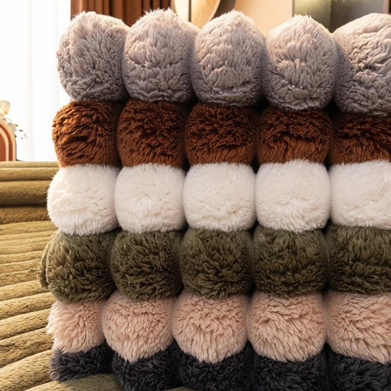 Light Luxury Premium Milk Velvet Winter Sofa Mat Thick and Substantial Plush Cushion Soft and Comfortable Warm Sofa Blanket Home Decorative Throw