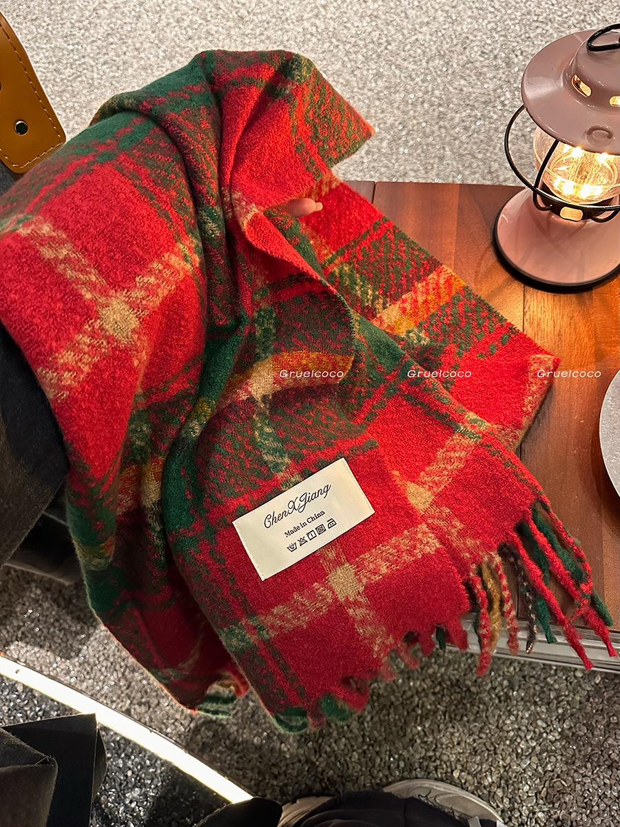 

Women s Korean Plaid Tassel Scarf - Festive & Warm for Christmas & New Year