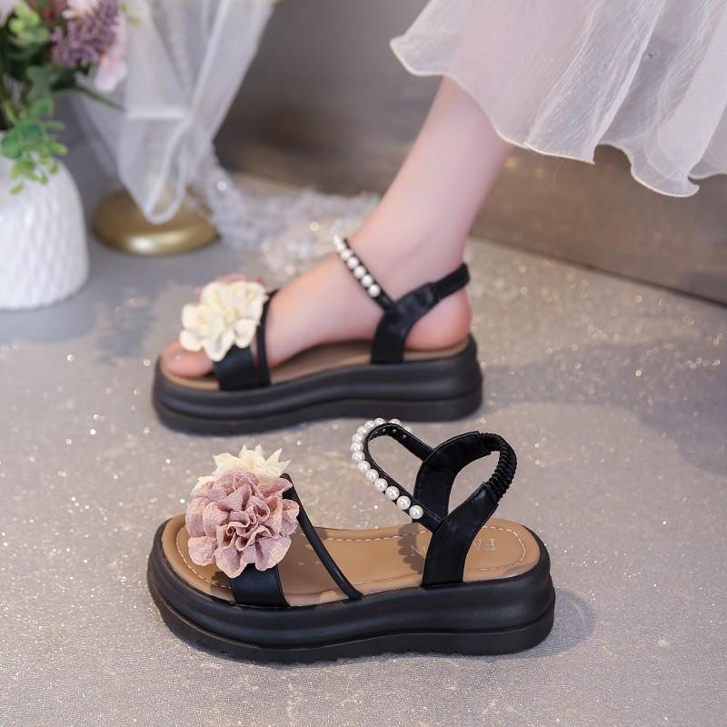 Small fresh and sweet pearl flower sandals women's 2024 summer new thick-soled versatile one-word open-toed student beach shoes