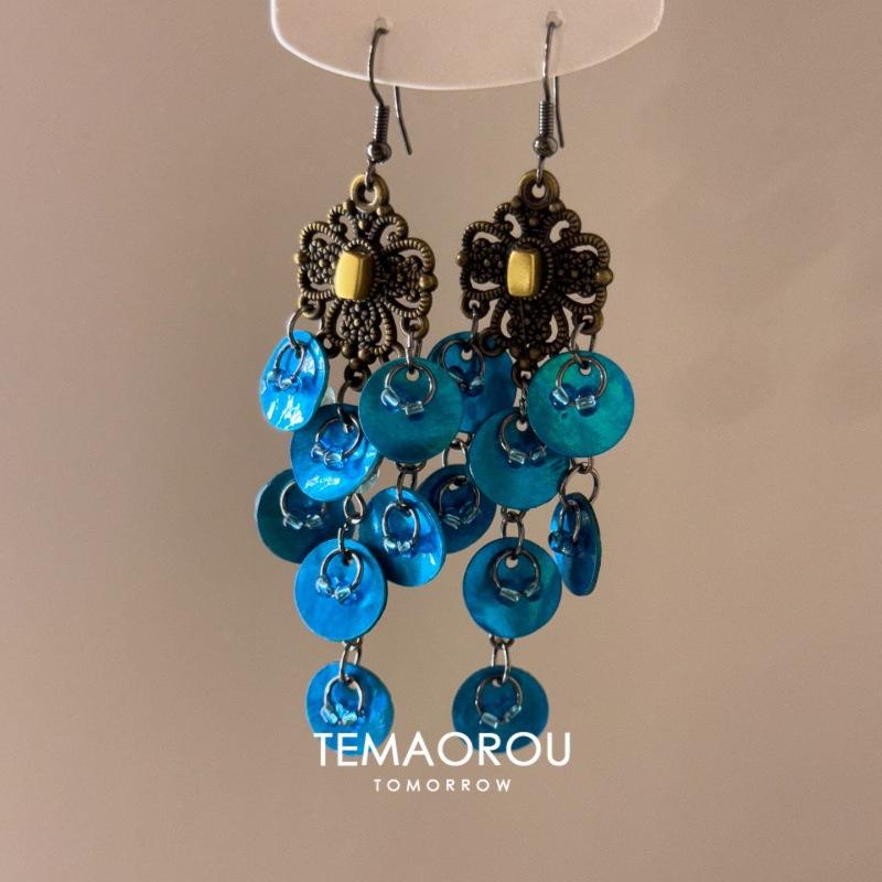 Exotic high-end fringed earrings, niche retro ethnic style earrings, French heavy industry bohemian earrings.