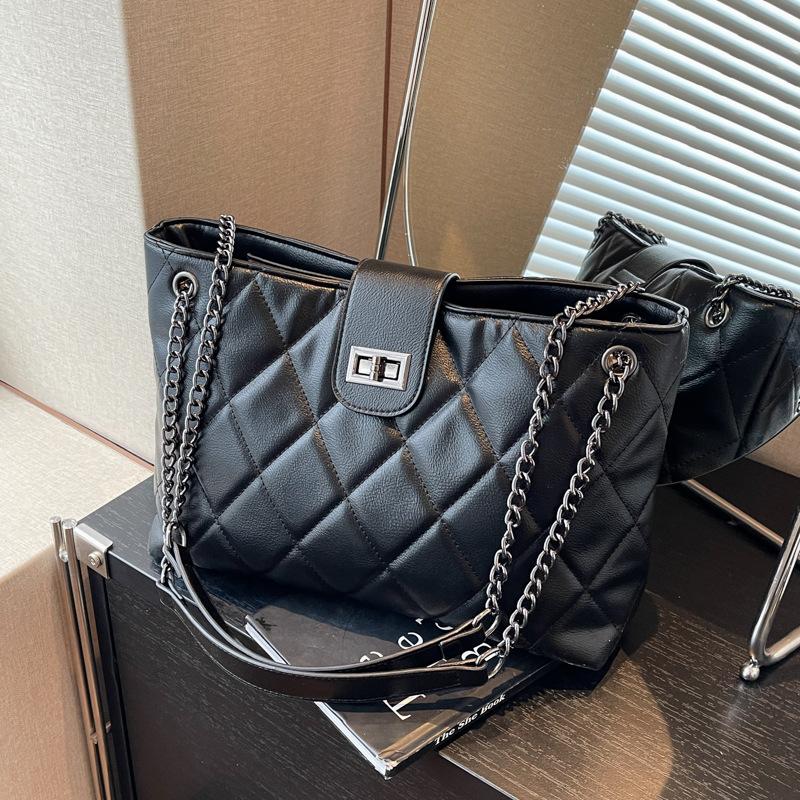 

Rhombus chain bag women s large-capacity new casual shoulder messenger bag commuter tote bag чёрный