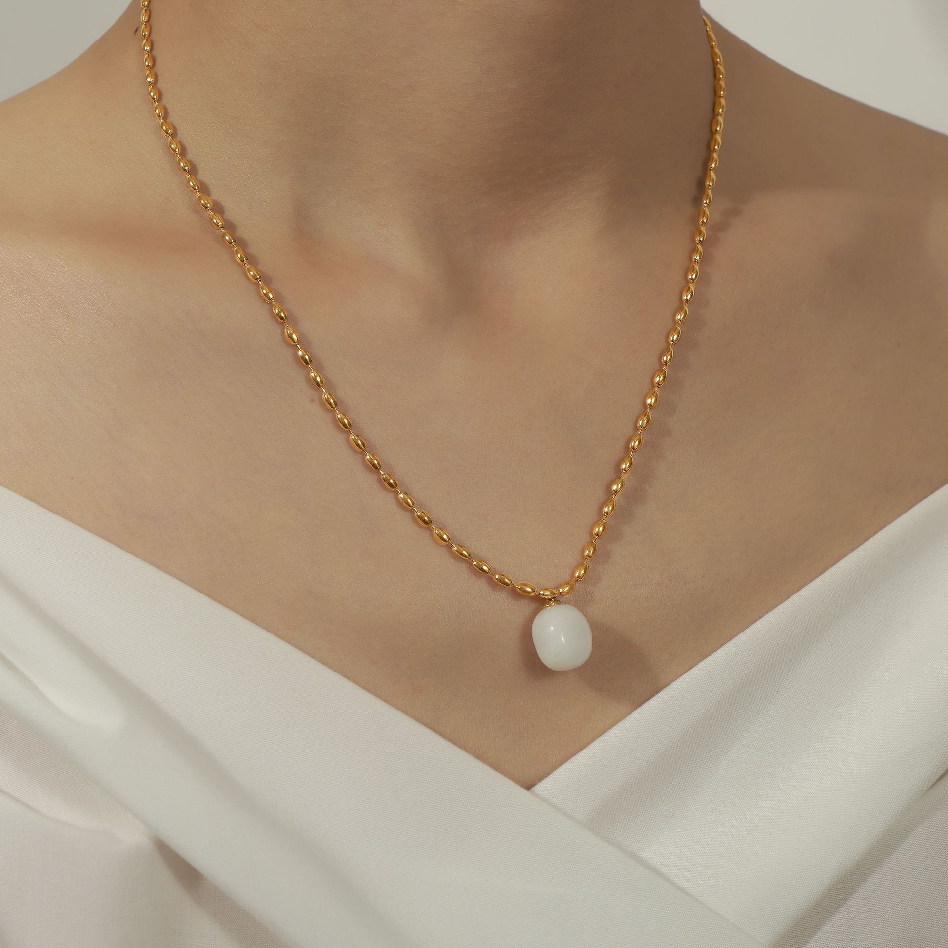 

Ожерелье с подвеской из натурального камня Агат, титановая сталь, 18-каратное золото, цепочка из рисовых бусин, персонализированные универсальные аксессуары Майяра, цепочка на ключицу для женщин