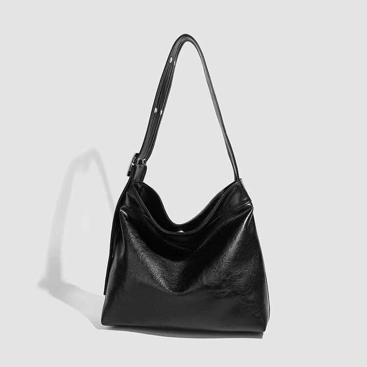 Summer Large-capacity Commuter Tote Bag Women's 2025 Solid Color New Black Versatile Shoulder Bucket Bag