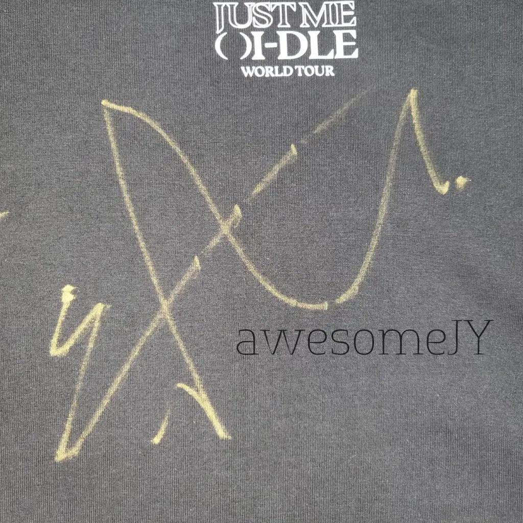 I-DLE group signature T-shirt Used