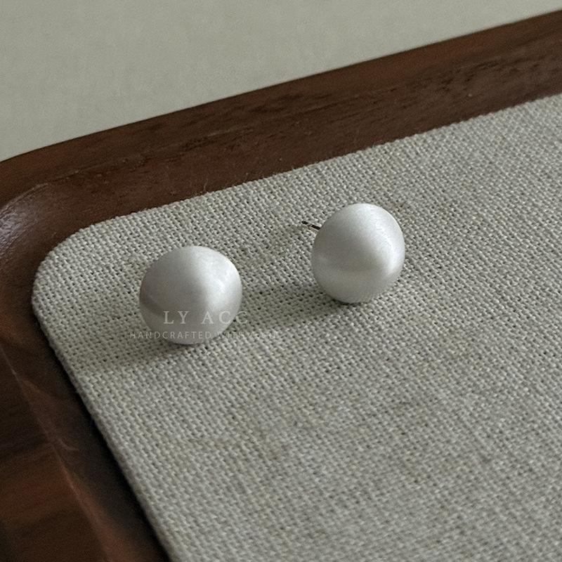 Brushed Ball Earrings Women's High-end Matte Niche Design Light Luxury Temperament Ball Ear Buckle Texture Retro Stud Earrings