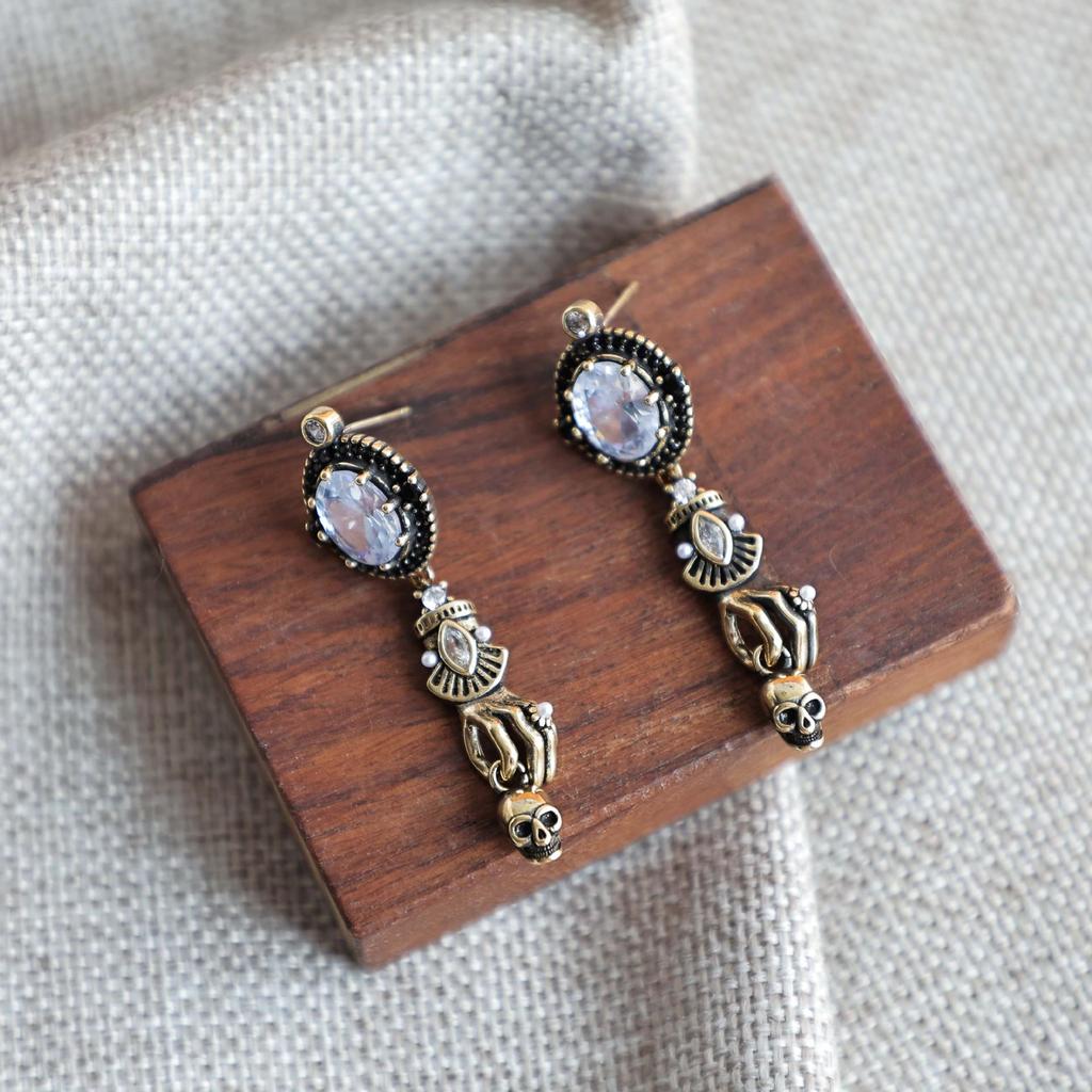 2025 Women's Skull Earrings with Inlaid Zircon Diamonds, Copper Fashion Trend, Non-fading Stud Jewelry