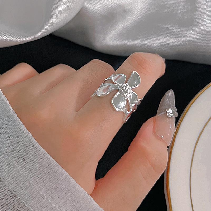 Sterling Silver Floral Ring for Women - High-End Open Joint Design for Autumn/Winter