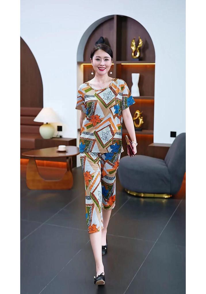Summer Ice Silk Casual Suit for Elderly Women: Short Sleeve Fashion Outfit for Mothers and Grandmothers
