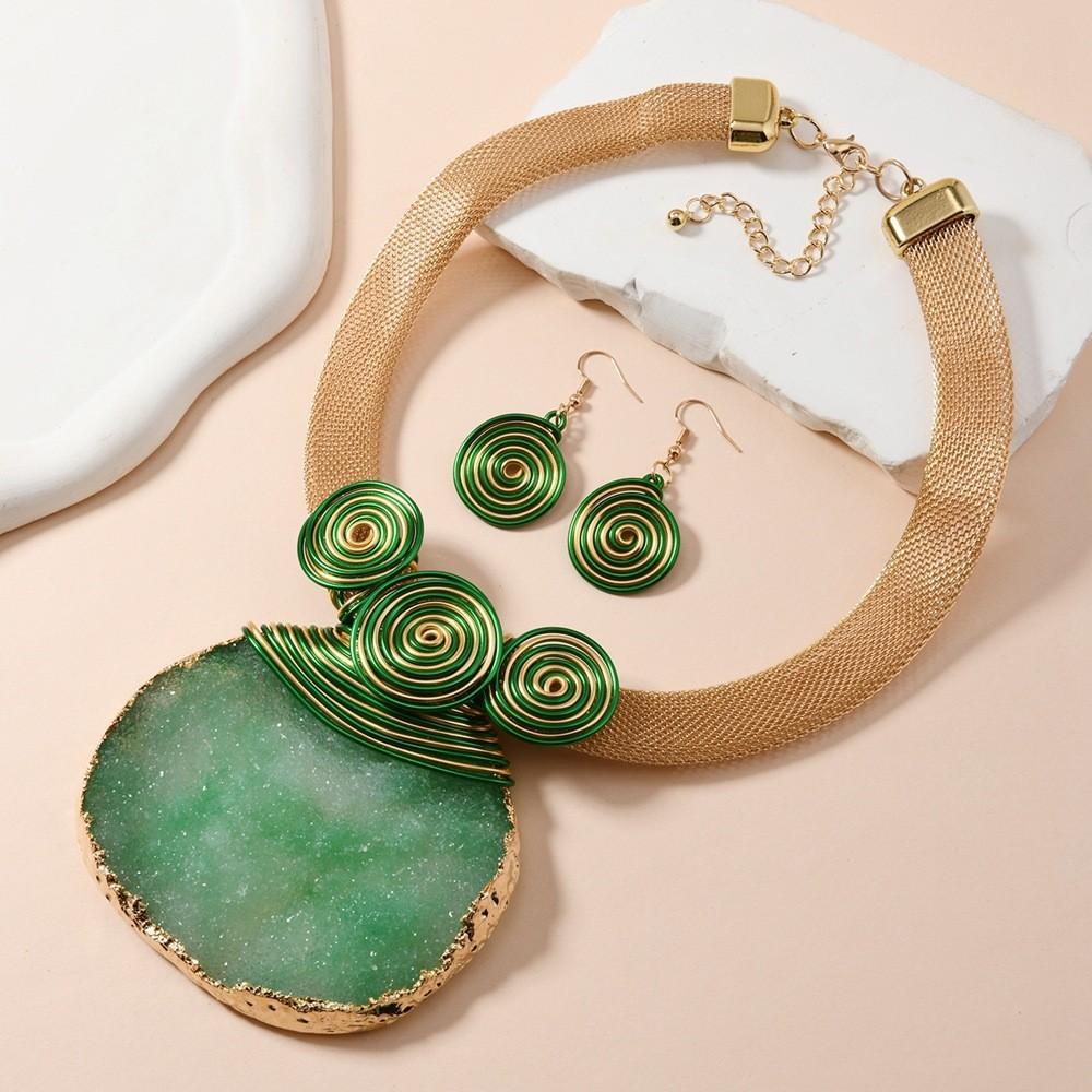 Short With Resin Necklace And Earrings Set For Trendy Looks Fashion