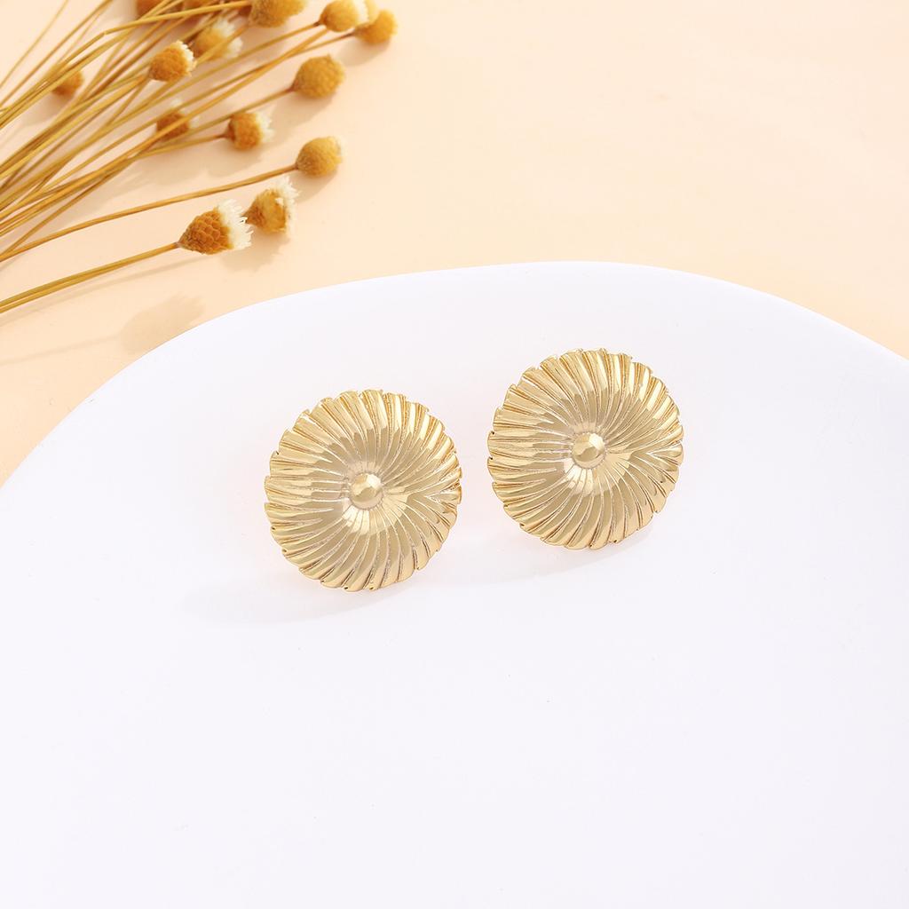 Love Flower Pleated Creative Earrings Women'S Retro Light Luxury High-End Bow Simple Stud Earrings
